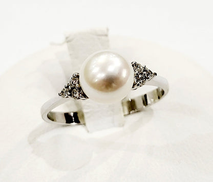 Anello con Diamanti ct 0,12 e Perla in Oro Bianco 18 kt (750)