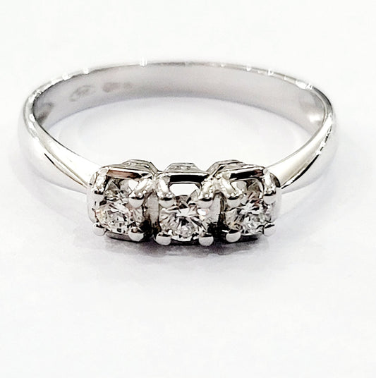 Anello Trilogy in Oro Bianco con Diamanti 0,35 ct 18 kt (750)
