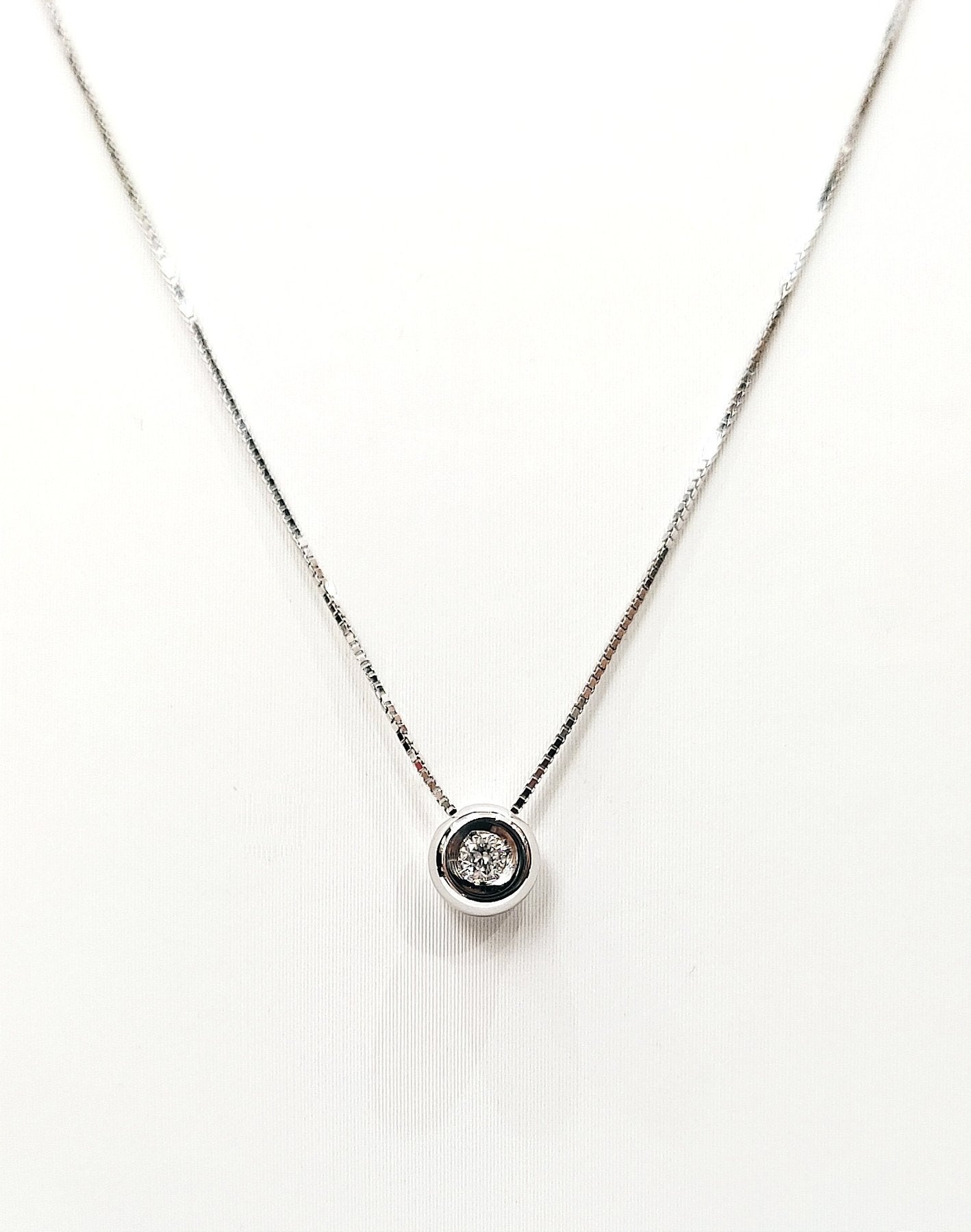 Collana e pendente punto luce a cipollina in Oro Bianco con Diamante 0,30 ct 18 kt (750)
