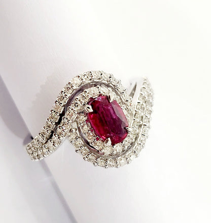 Anello Astralia fantasia con Rubino ovale 0,90 ct e Diamanti 0,85 ct in Oro Bianco 18 kt (750)