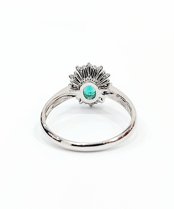 Anello con Diamanti ct 0,25 e Smeraldo ct 0,85 in Oro Bianco 18 Kt (750)
