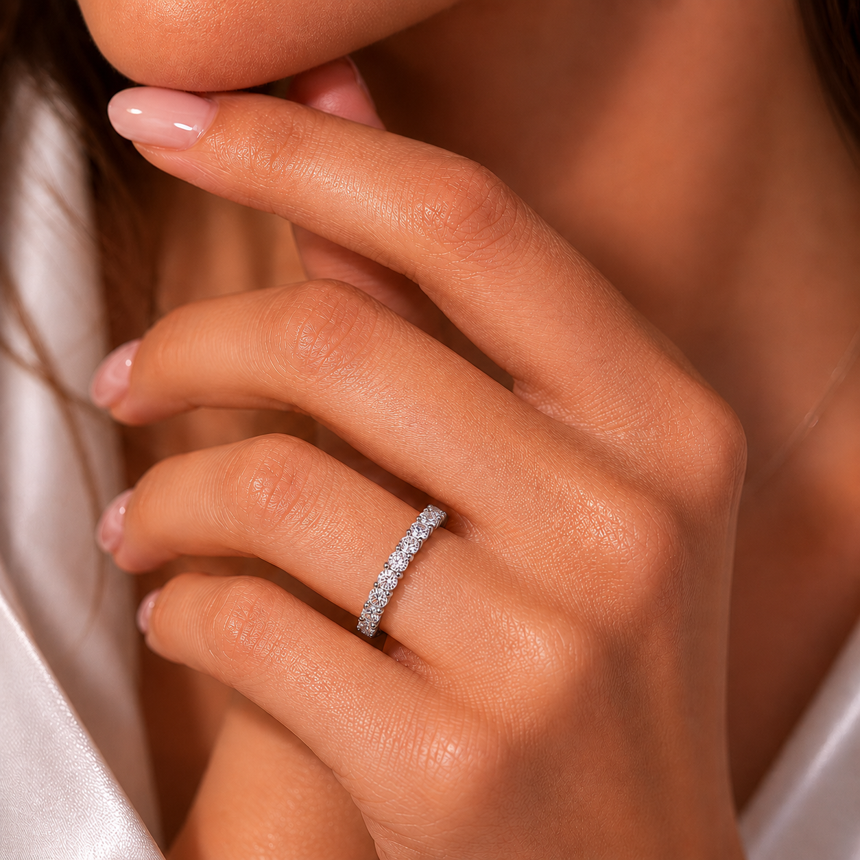 Anello veretta dégradé con diamanti ct 1,51 in oro bianco 18Kt (750)