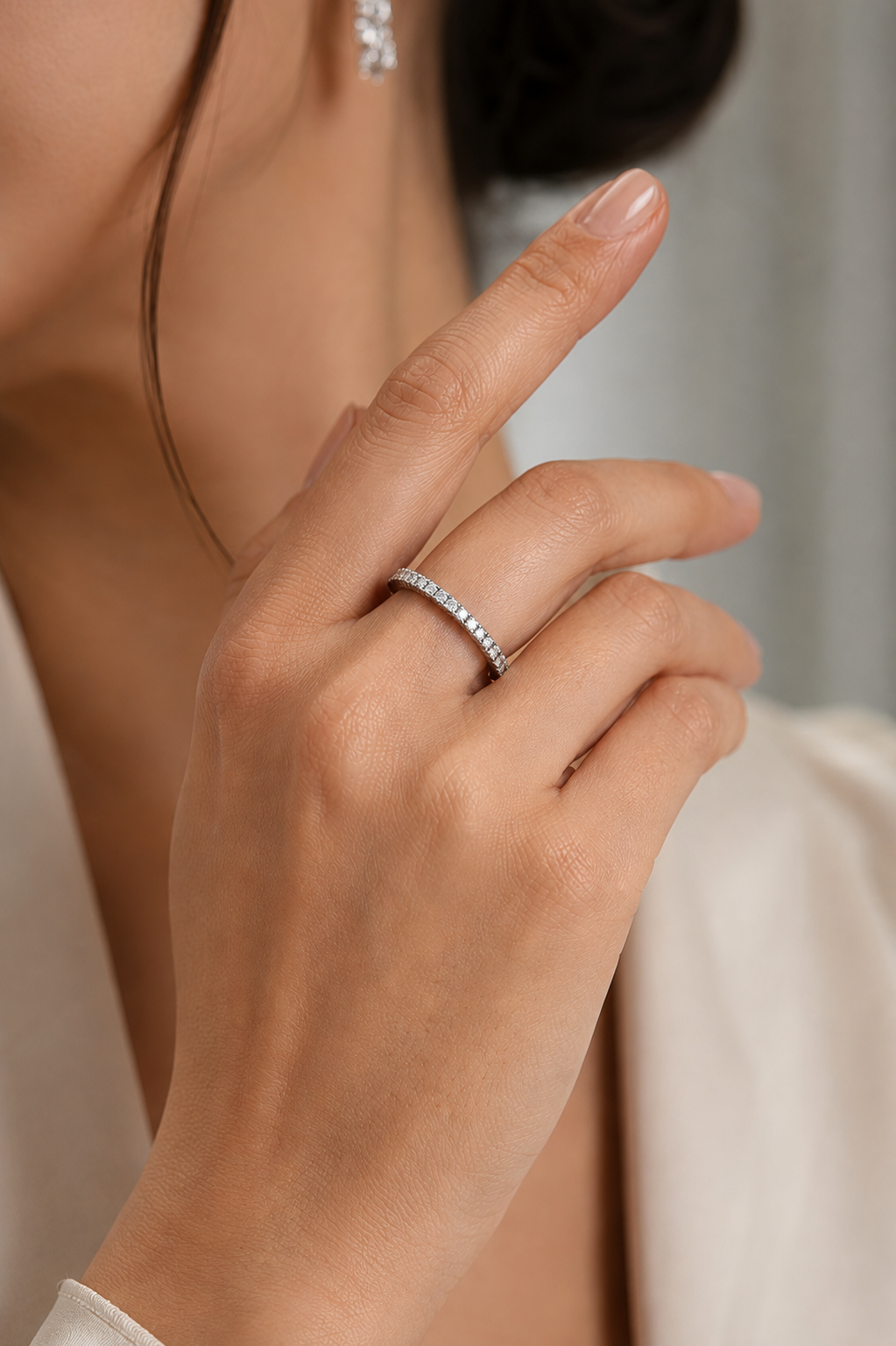 Anello riviera eternity con diamanti 0,78 ct in oro bianco 18kt (750)