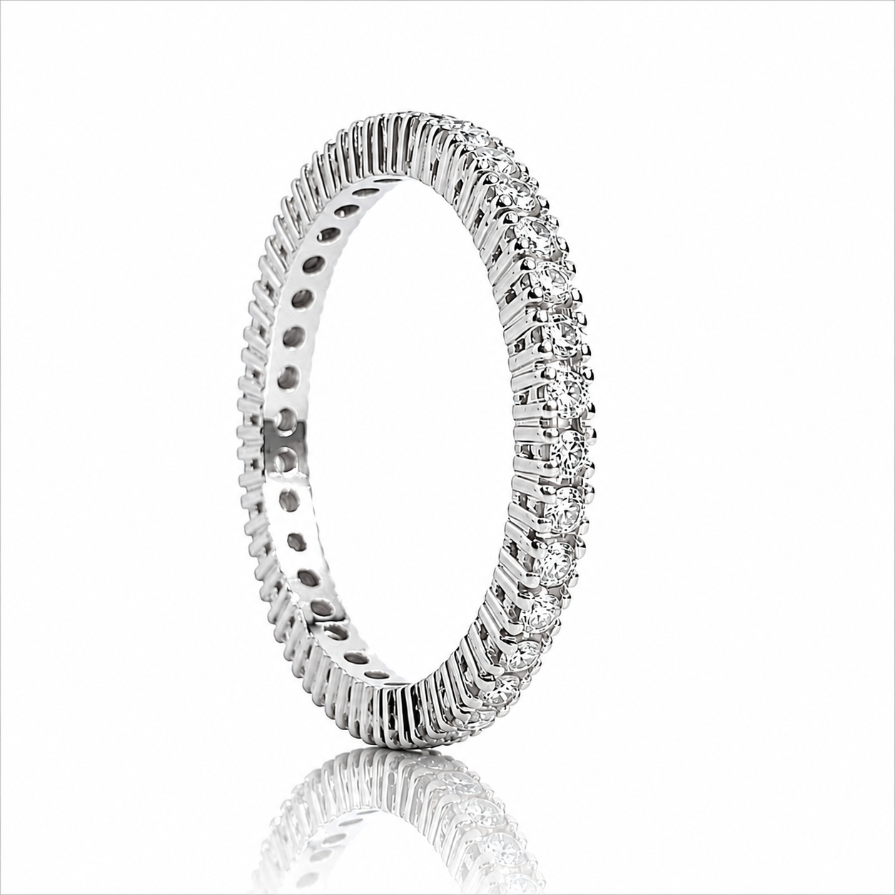 Anello riviera eternity con diamanti 0,78 ct in oro bianco 18kt (750)