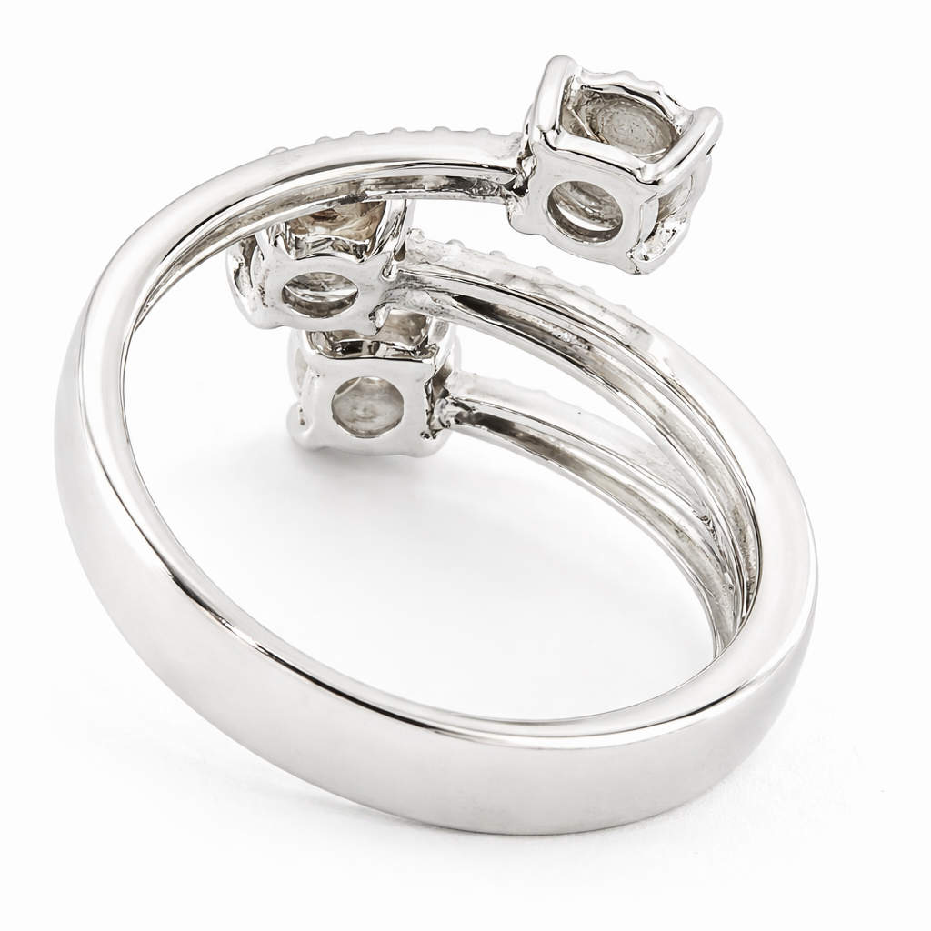 Anello trilogy magic con diamanti ct 0,49 in oro bianco 18kt (750)
