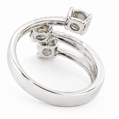 Anello trilogy magic con diamanti ct 0,49 in oro bianco 18kt (750)