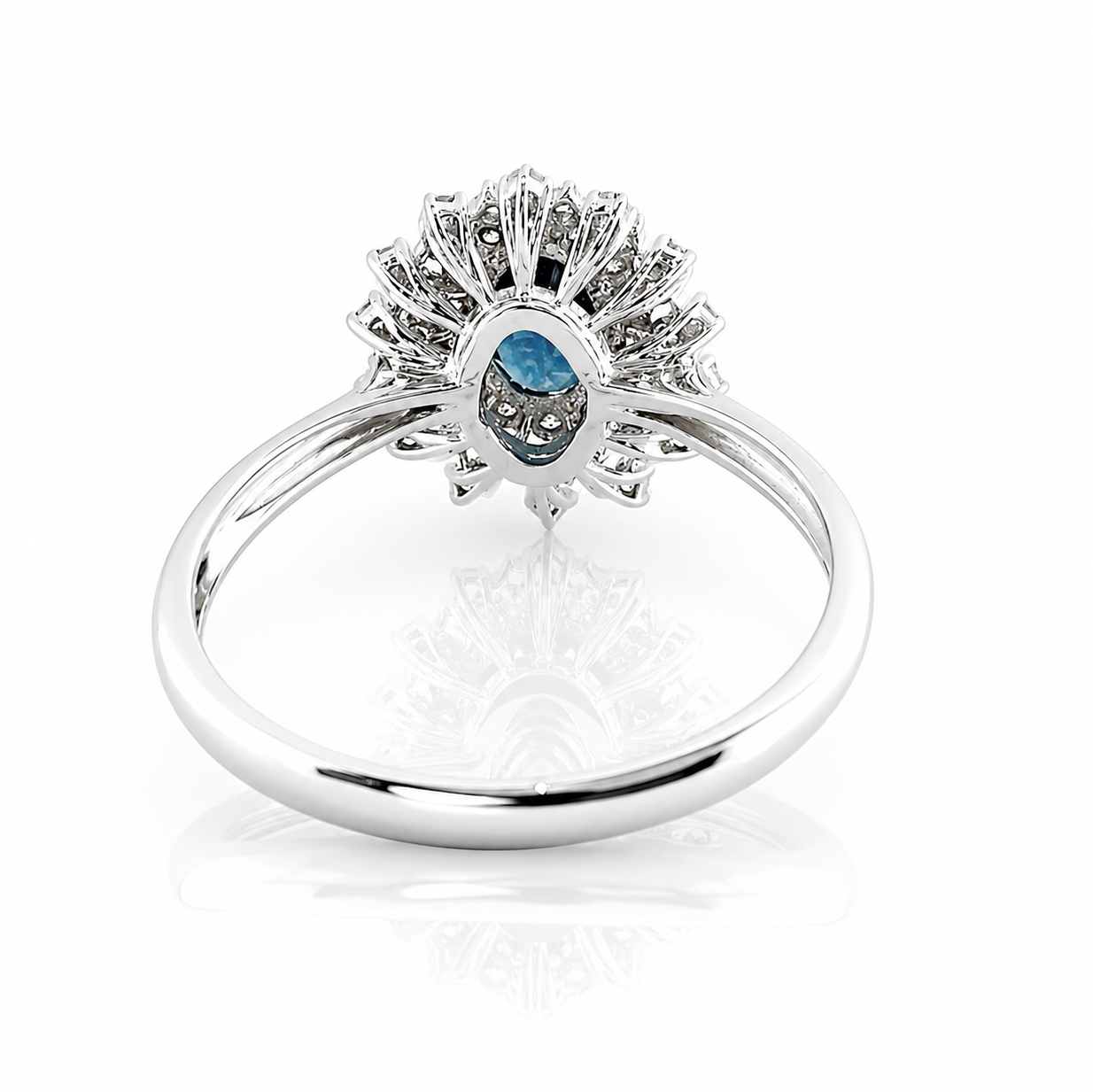 Anello con zaffiro ovale ct 0,84 diamanti ct 0,30 in oro 18kt (750)