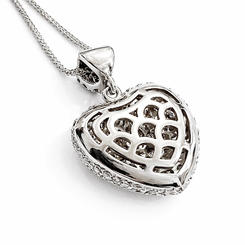 Collana con pendente a cuore bombato impreziosita da diamanti bianchi ct 1,85 in oro bianco 18kt (750)