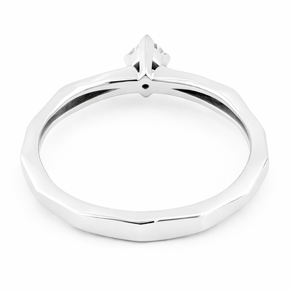 Anello Solitario spigoloso con diamante Ct 0,20 in oro bianco 18kt (750)