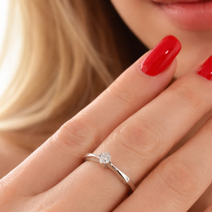 Anello Solitario spigoloso con diamante Ct 0,20 in oro bianco 18kt (750)