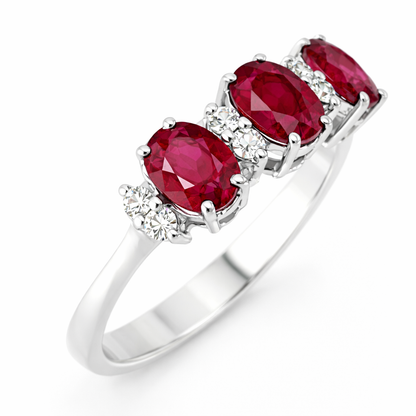 Anello trilogy con rubino ovale ct 1,15 e Diamanti ct 0,10 in oro bianco 18kt (750)