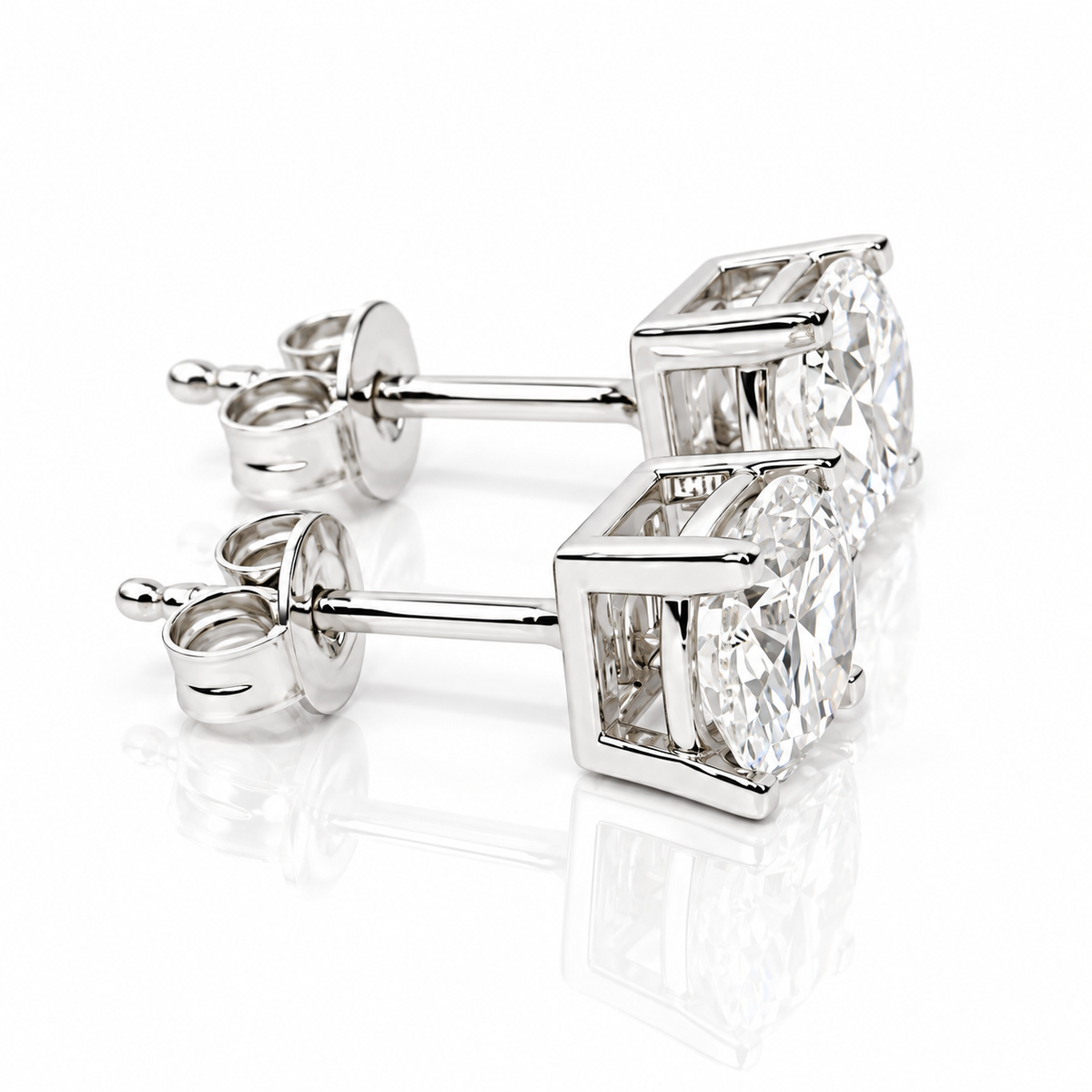 Orecchini punto luce a filo con diamanti ct 0,20 ct in oro bianco 18Kt (750)