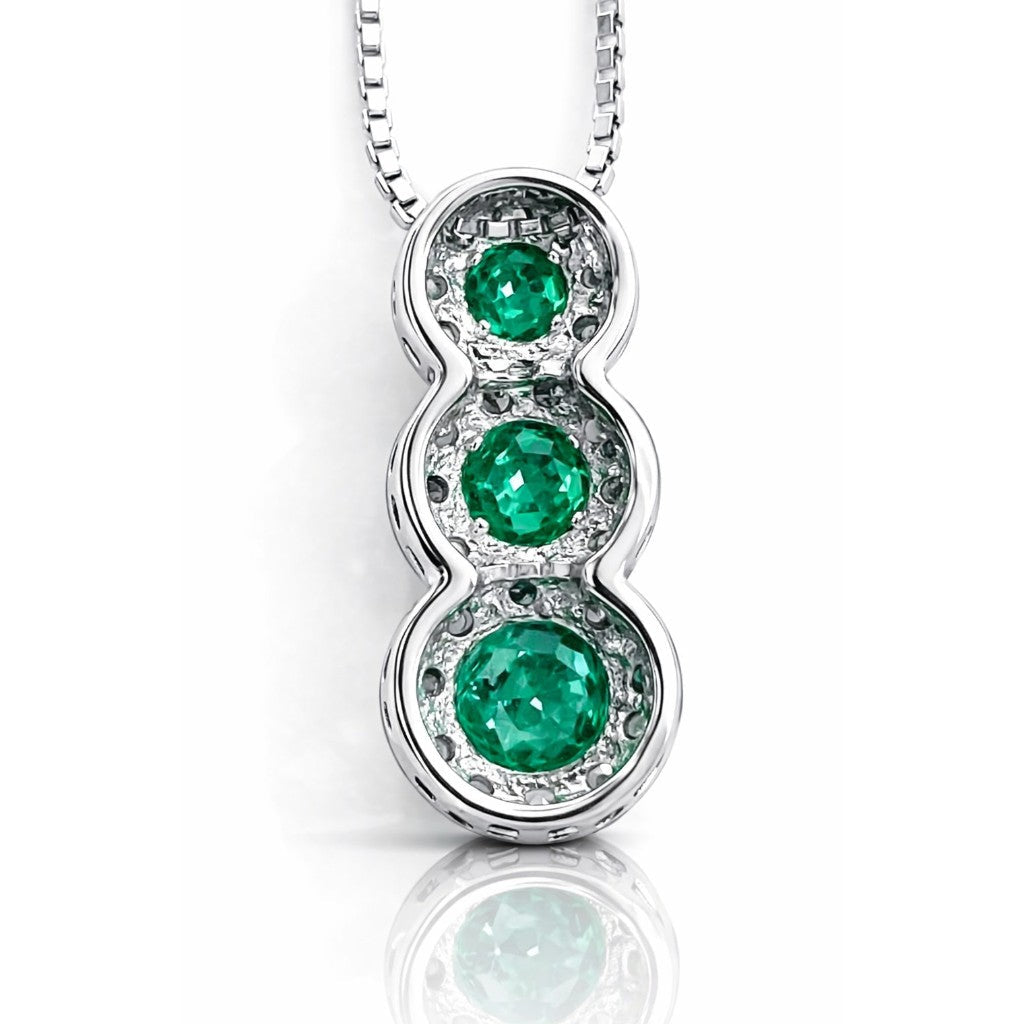 Collana con pendente trilogy con smeraldi ct 0,60 e diamanti ct 0,22 in oro bianco 18kt (750)