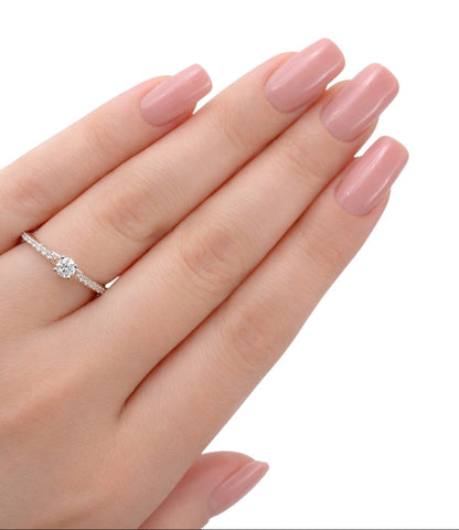 Anello solitario con diamante centrale ct 0,15 e diamanti laterali ct 0,15 in oro bianco 18kt (750) certificato HRD Antwerp