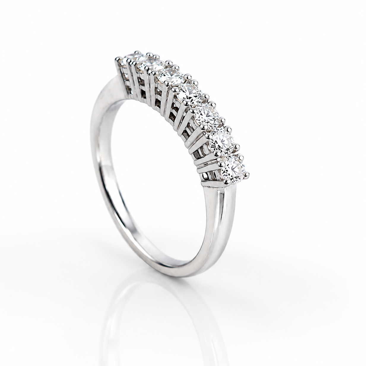 Anello veretta con 7 diamanti ct 0,56 ct in oro bianco 18kt (750)