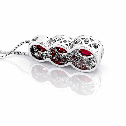 Collana con pendente trilogy magic con rubini ct 0,60 e diamanti ct 0,22 in oro bianco 18kt (750)