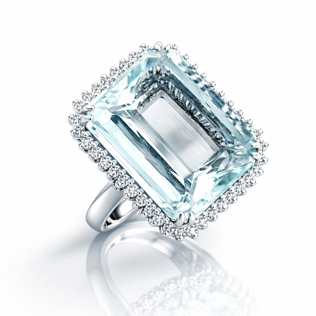 Anello acquamarina ct 7,60 e contorno di Diamanti ct 0,20 in oro bianco 18kt (750)