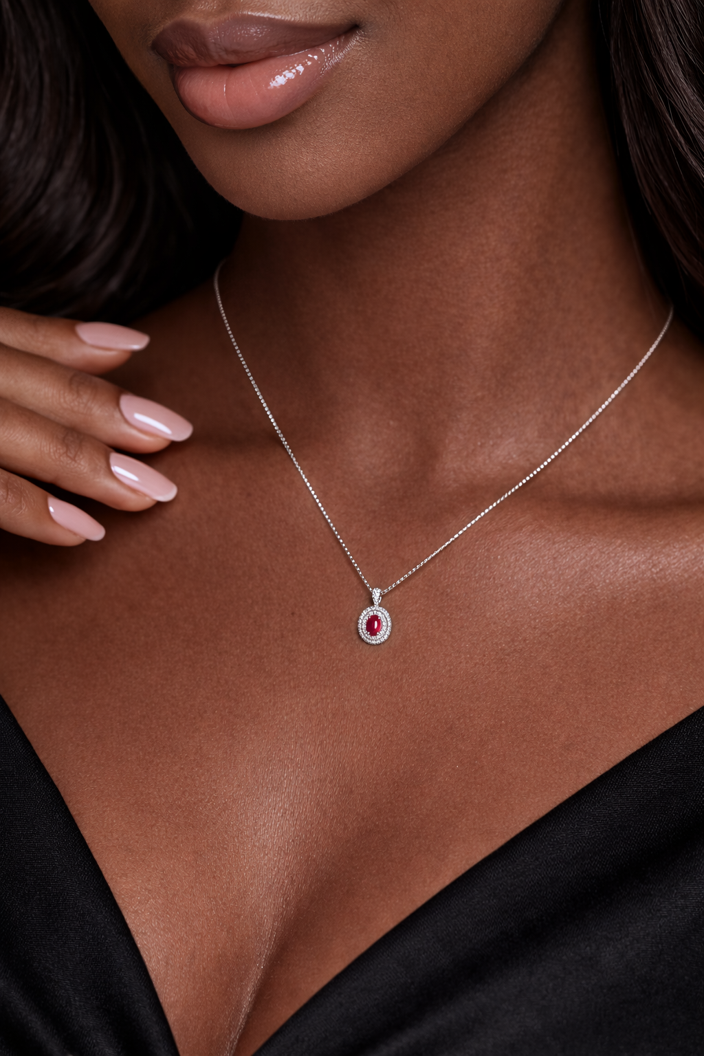 Collana pendente ovale con Diamanti 0,40 ct e Rubino 0,63 ct in oro bianco 18kt (750)
