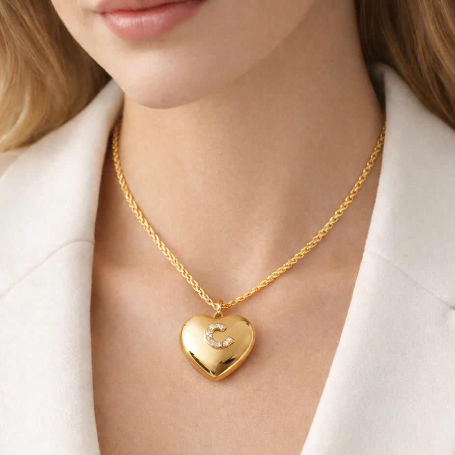 Collana cuore bombato con lettera personalizzata in diamanti ct 0,14 In oro giallo 18kt (750)