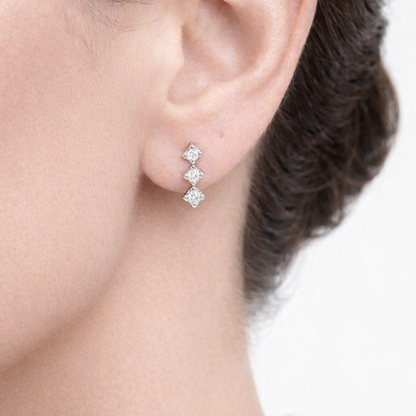 Orecchini Trilogy con diamanti 0,45 ct in oro bianco 18Kt (750)