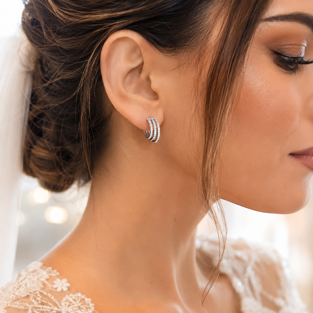 Orecchini cerchio multi fili con diamanti ct 0,70 in oro bianco 18kt (750)