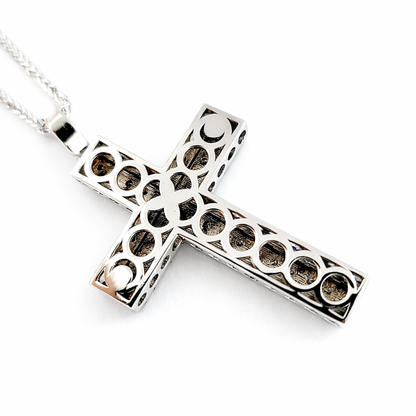 Collana con pendente croce zaffiri 0.69 ct Diamanti 0.39 ct in oro bianco 18kt (750)