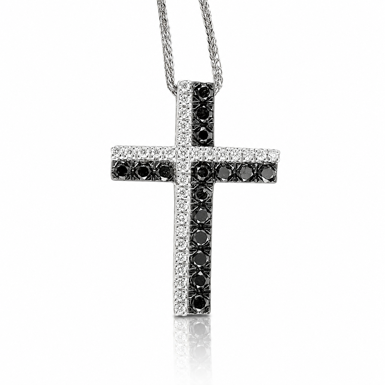 Collana Croce con diamanti bianchi ct 0,15 e neri ct 0,48 in oro bianco 18kt (750)