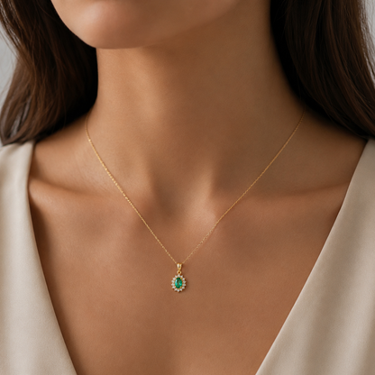Collana con diamanti ct 0,28 e smeraldo ct 0,55 in oro giallo 18kt (750)