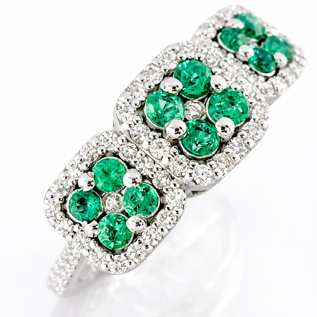 Anello trilogy magic con Diamanti 0,55 ct e Smeraldi 0,57 ct in oro bianco 18Kt (750)