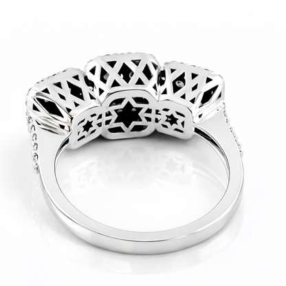 Anello trilogy magic con Diamanti 0,55 ct e Smeraldi 0,57 ct in oro bianco 18Kt (750)
