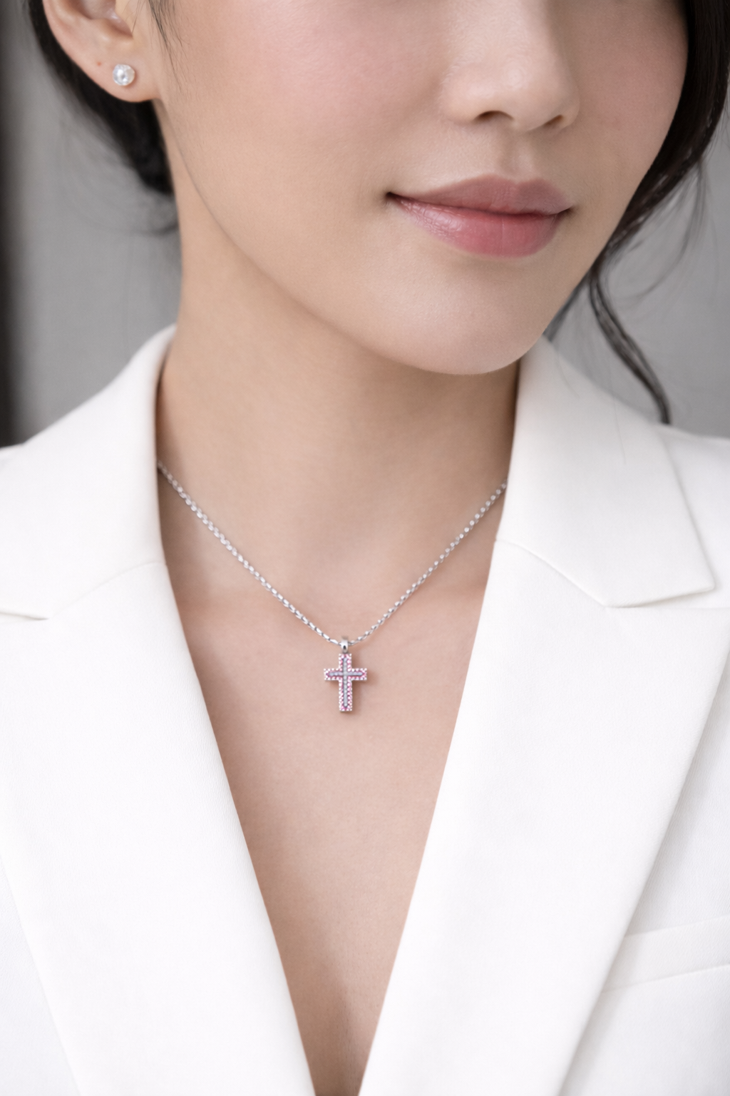 Collana con croce con diamanti bianchi ct 0,10 e Zaffiri Rosa ct 0,58  in oro bianco 18kt (750)