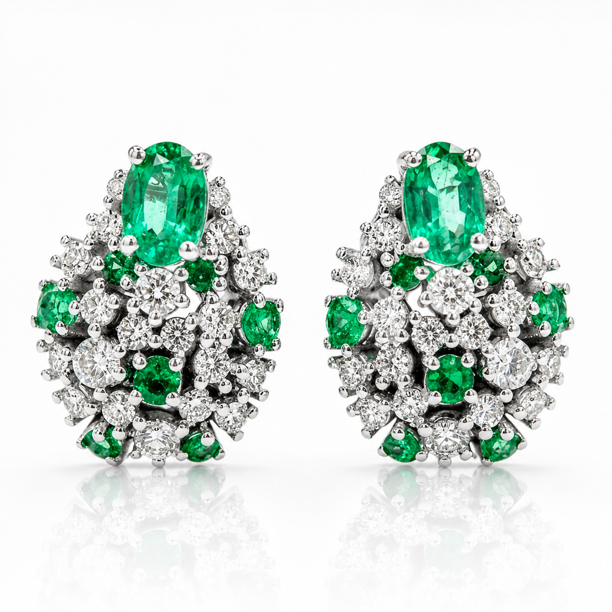 Orecchini Astralia e diamanti ct 0,98 e smeraldi ct 1,51 in oro bianco 18kt (750)
