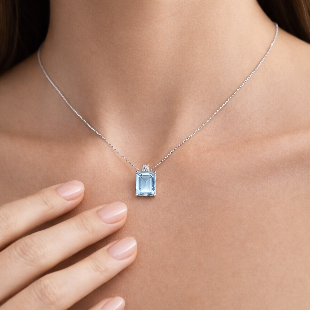 Collana con pendente topazio ct. 1.12 e diamante ct 0,04 in oro bianco 18kt (750)