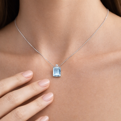 Collana con pendente topazio ct. 1.12 e diamante ct 0,04 in oro bianco 18kt (750)