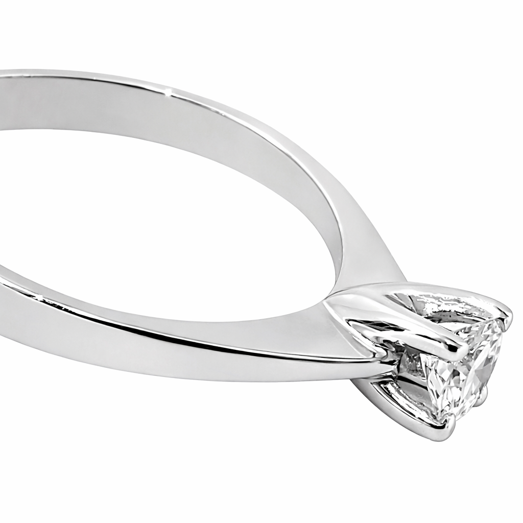 Anello solitario Tiffany 4 griffe con diamante ct 0,30  in oro 18Kt (750) e certificato gemmologico