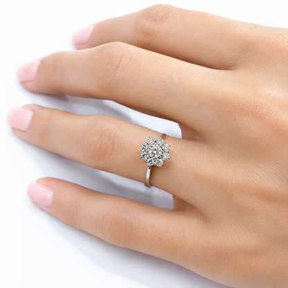 Anello a fiore con diamanti ct 1,30 in oro bianco 18kt (750)
