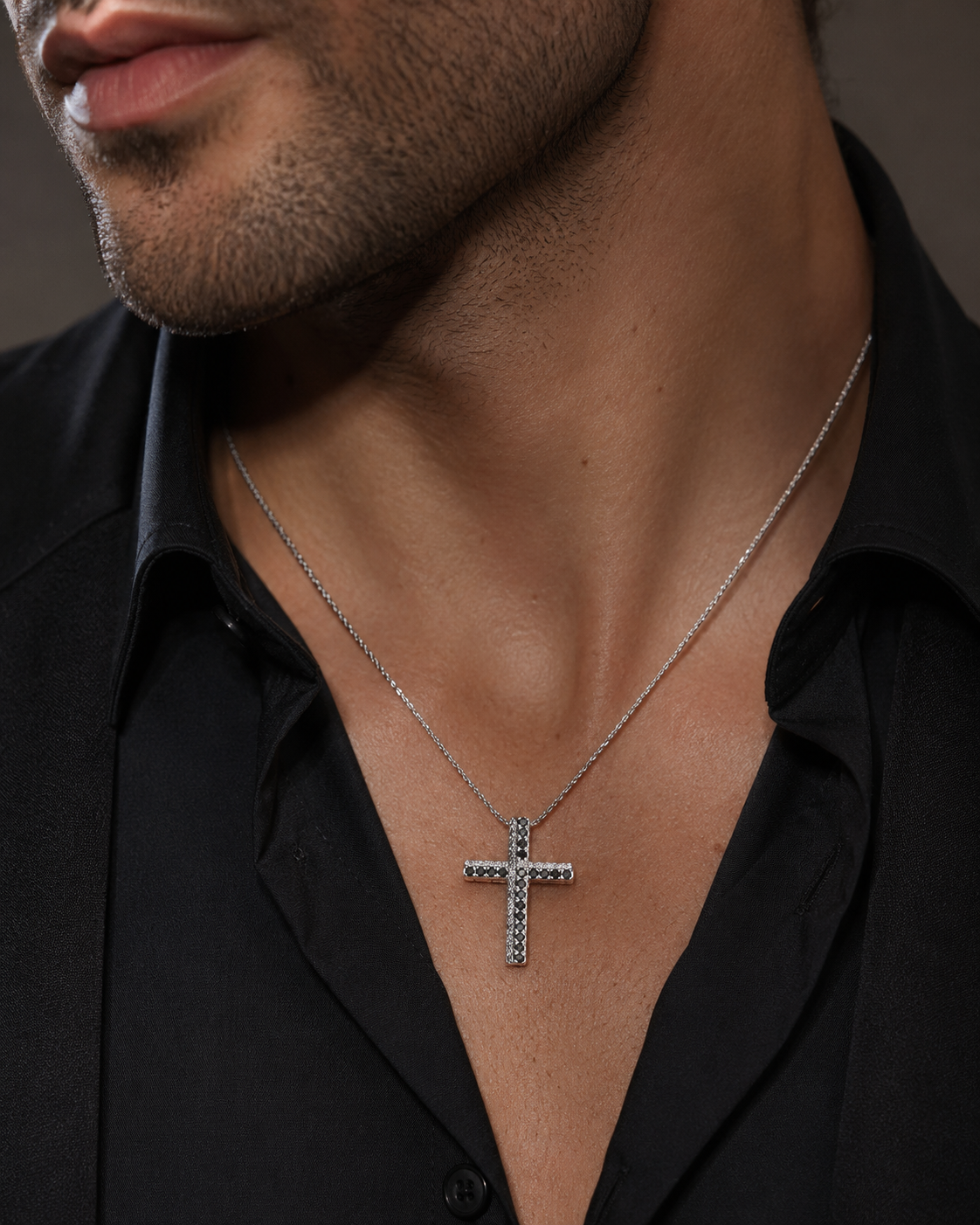 Collana croce con diamanti ct 0,62 in oro bianco 18kt (750)