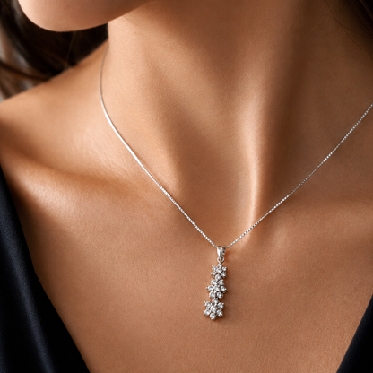 Collana trilogy magic con diamanti ct 0,31 in oro bianco 18kt (750)