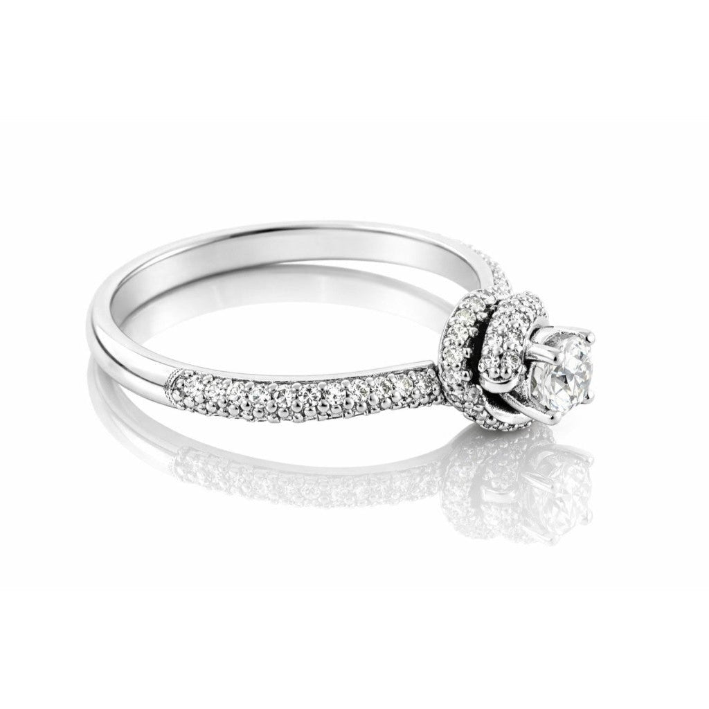 Anello solitario con diamante centrale 0,20 ct + contorno 0,50 ct in oro bianco 18kt (750)