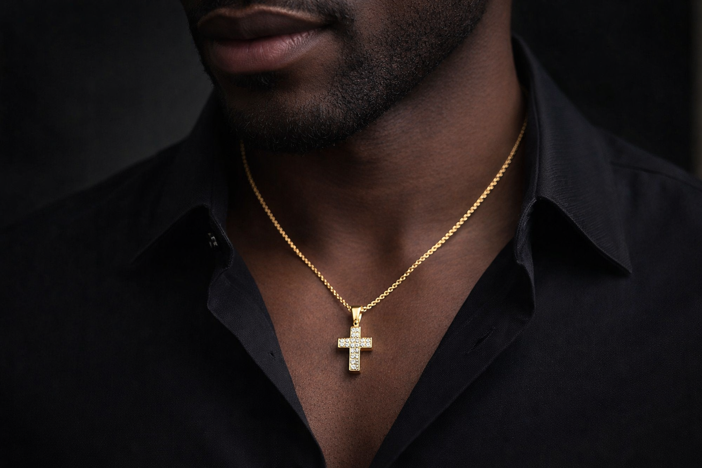 Collana rolò con pendente croce pavé e diamanti 0,40 ct in oro giallo 18kt (750)