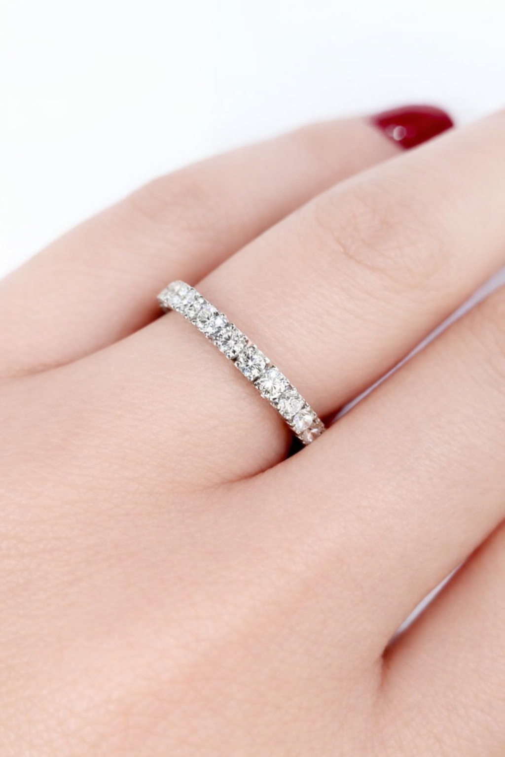 Anello veretta eternity con diamanti ct 1,70 in oro bianco 18Kt (750)