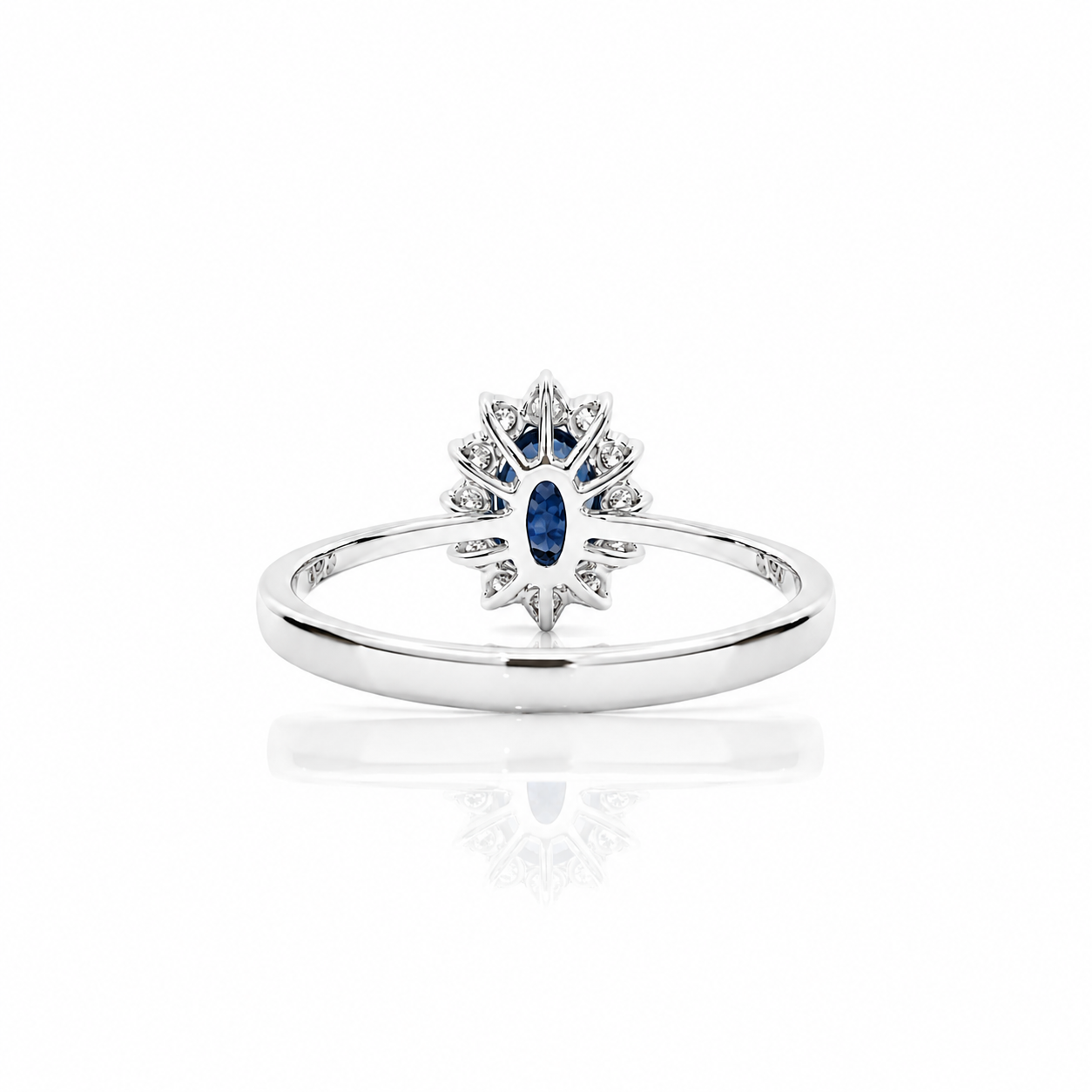 Anello con zaffiro blu ovale ct 0,55 e diamanti ct 0,20 in oro bianco 18kt (750)