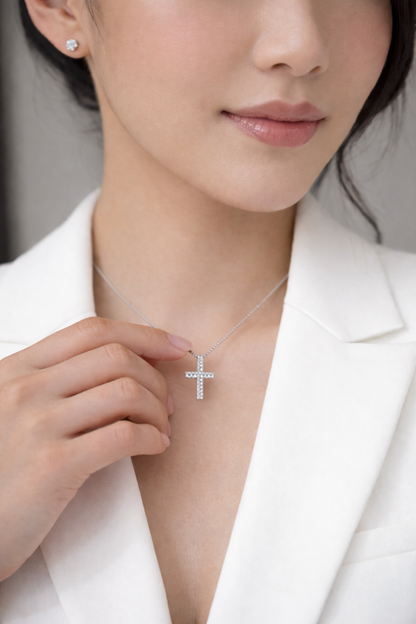 Collana Croce con Diamanti 0,50 ct in oro bianco 18kt (750)