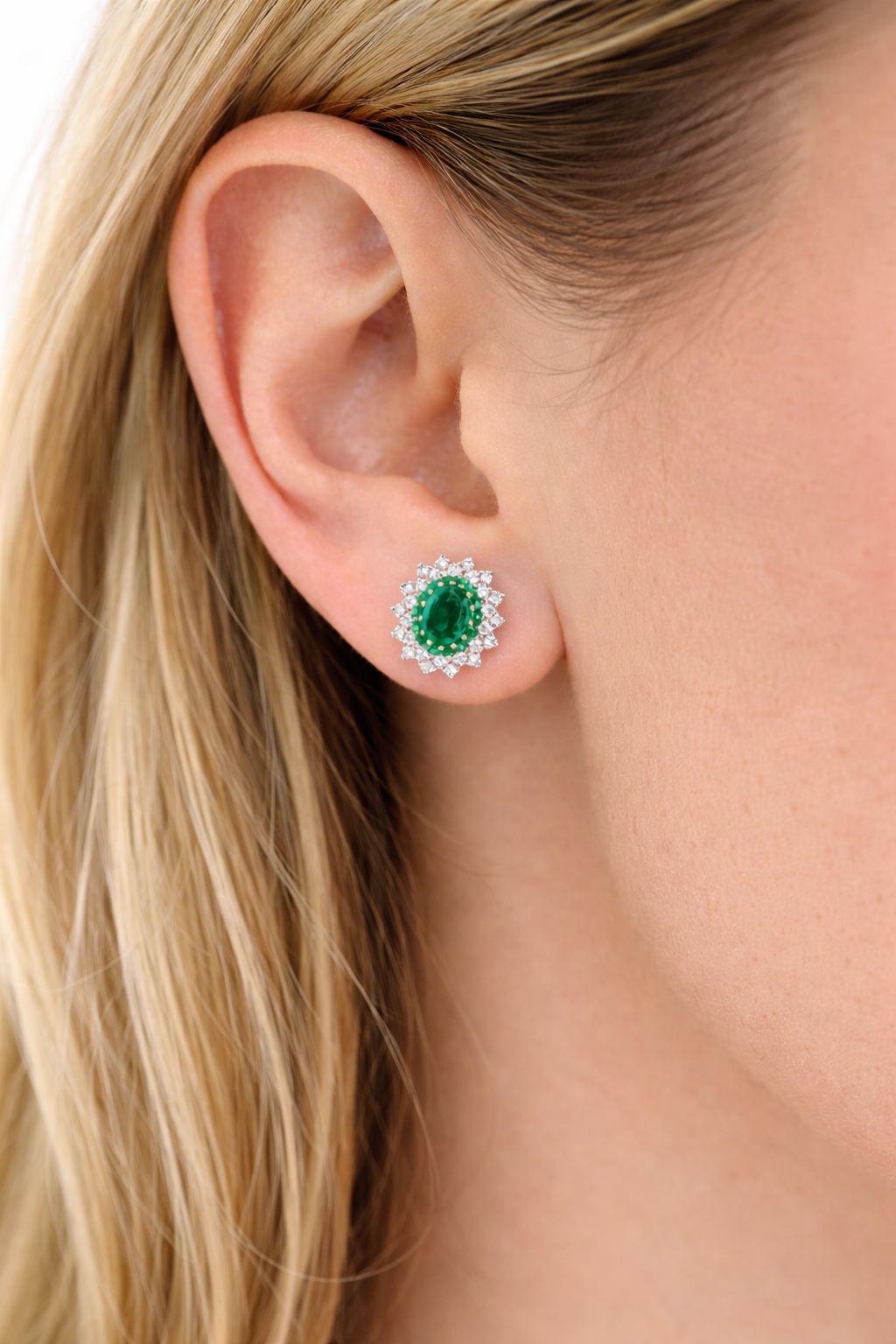 Orecchini con smeraldo ct 1,75 e diamanti ct 0,48  in oro bianco 18kt (750)