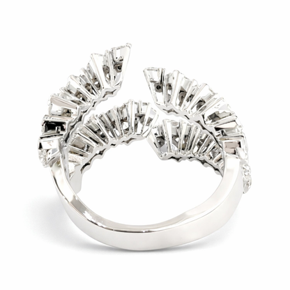 Anello esclusivo Contrariè con Diamanti ct 5.96 in oro bianco 18 kt (750)