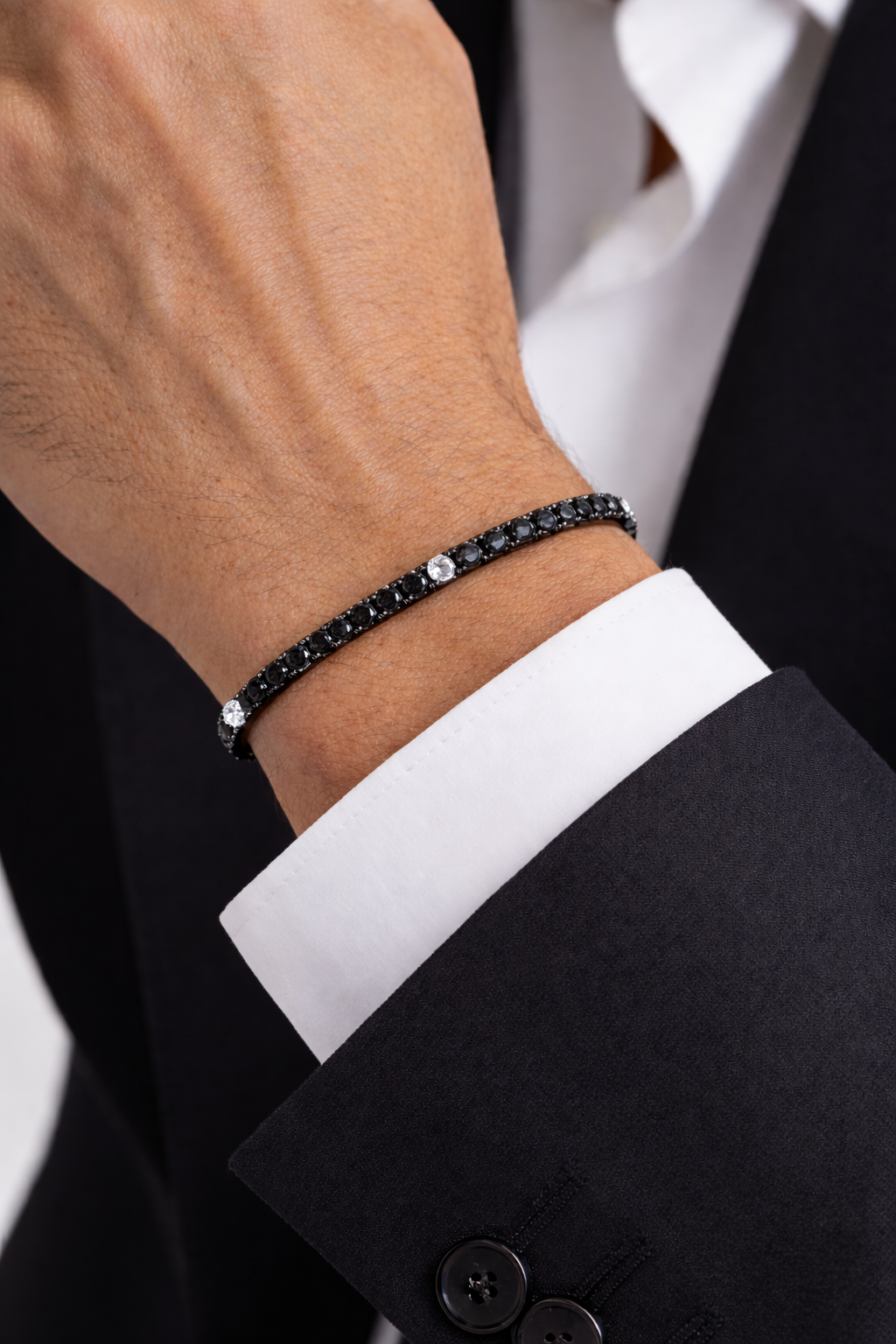 Bracciale Tennis Diamanti Neri ct 6,00 Diamanti Bianchi ct 0,48 in oro bianco 18kt (750) - Certificato Gem Tech