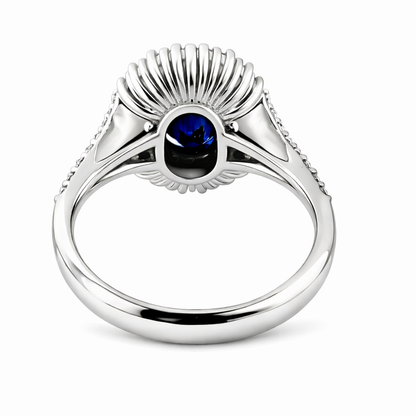 Anello con doppio contorno di diamanti ct 1,12 e zaffiro blu ovale Ct 3,35 in oro bianco 18kt (750) hrd Antwerp