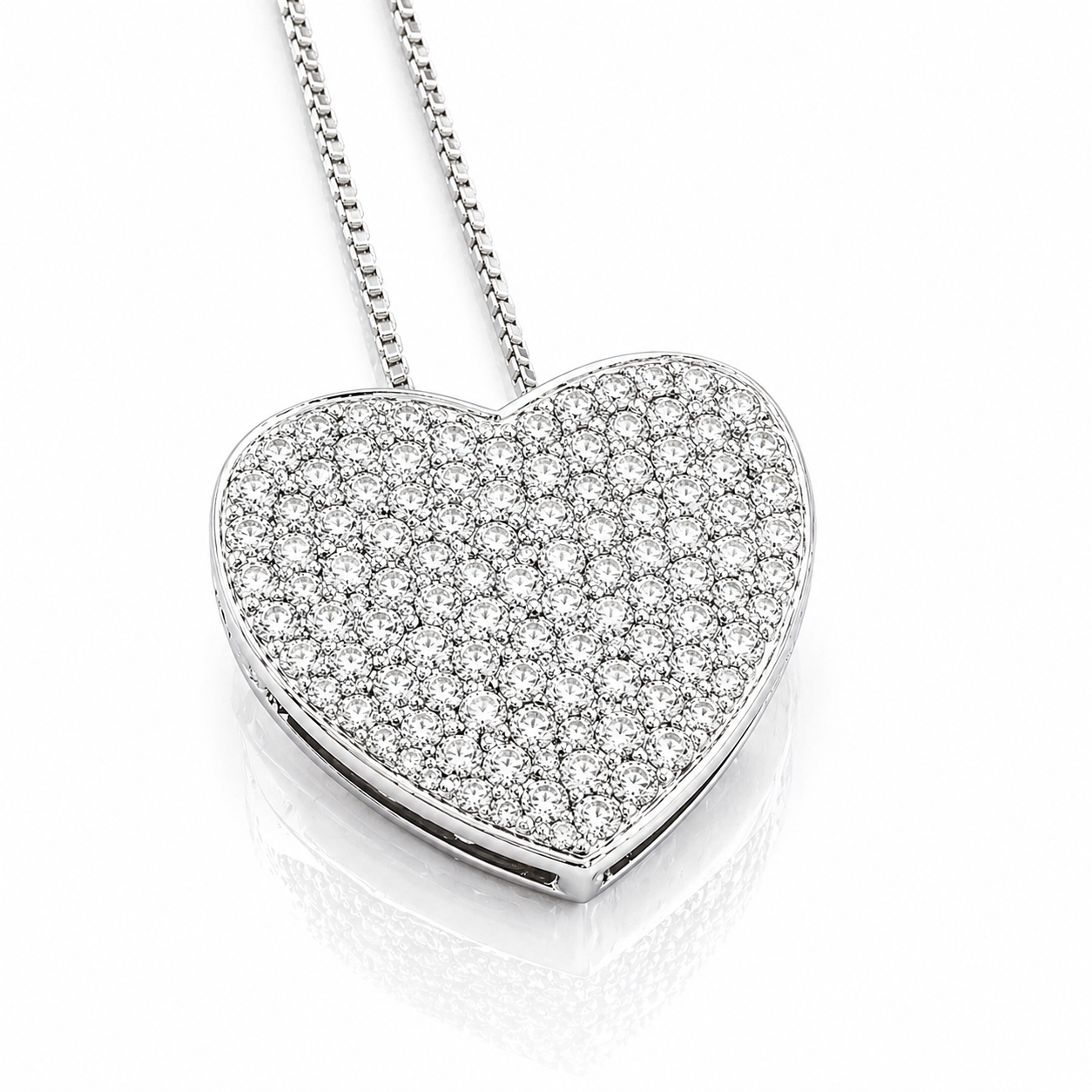 Collana con pendente a cuore in pavé di diamanti da 0,50 ct in oro bianco 18kt (750)