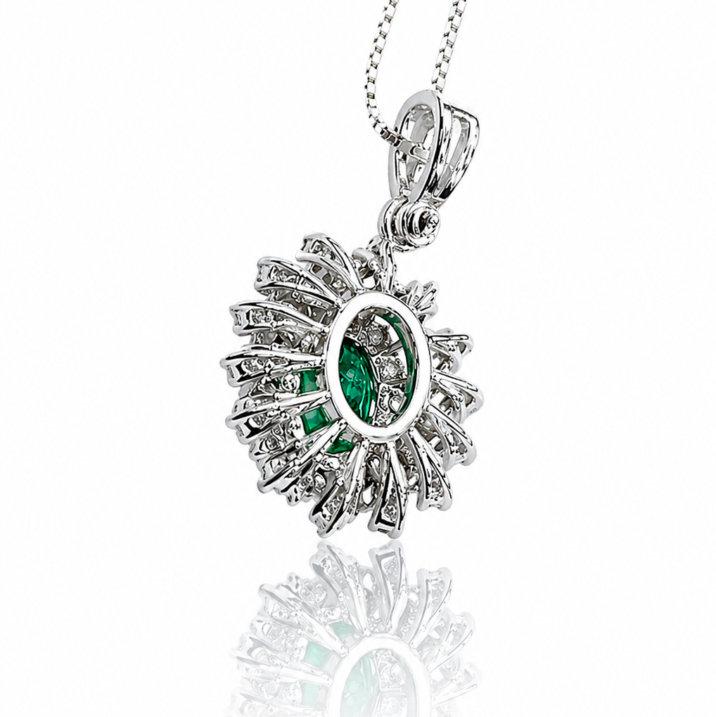 Collana con pendente smeraldo ovale ct 0,45 e diamanti ct 0,30 in oro bianco 18kt (750)