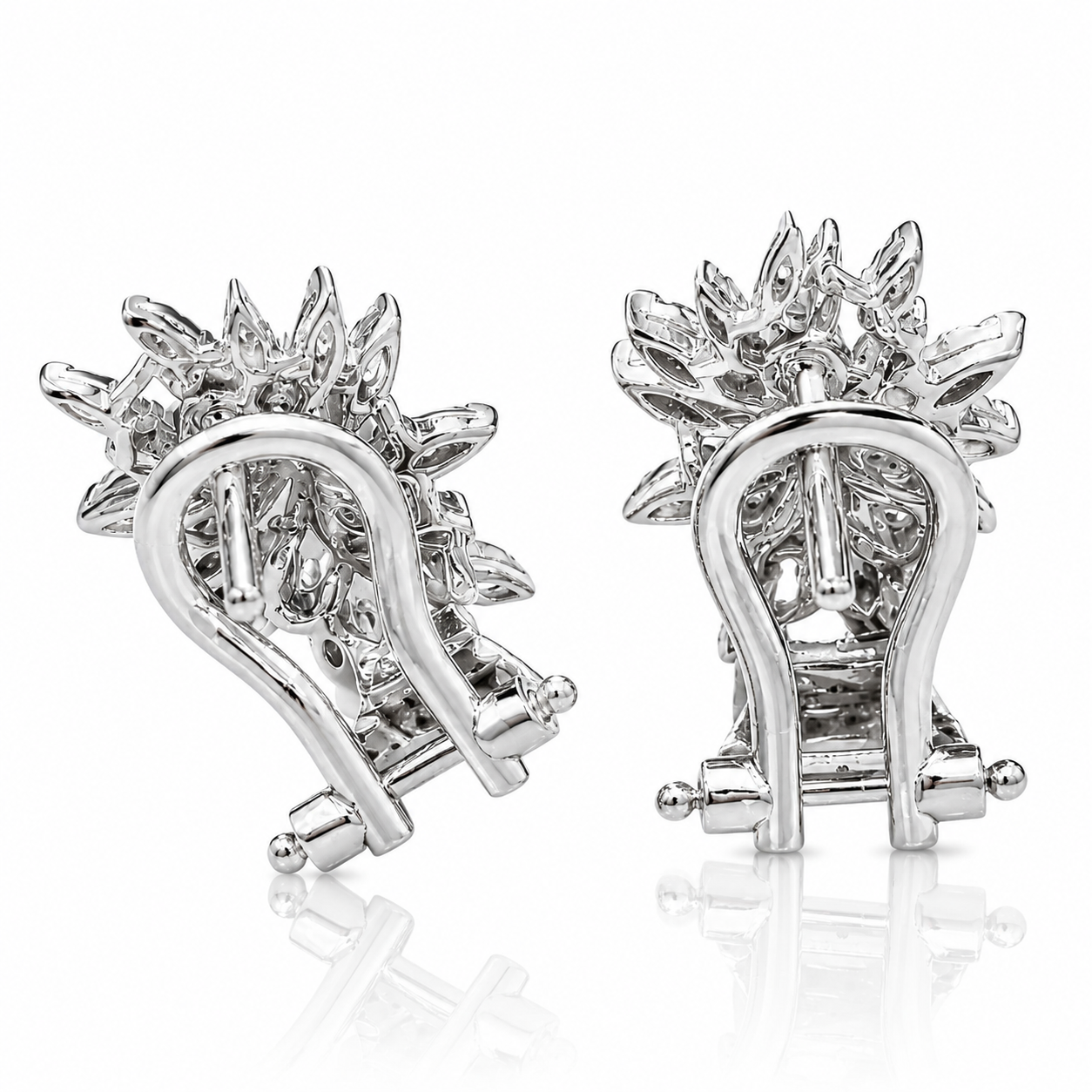 Orecchini petali con diamanti ct 0,60 in oro bianco 18kt (750)
